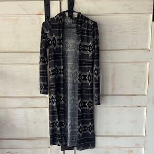 Hooked Up by IOT Black and Gray Patterned Cardigan